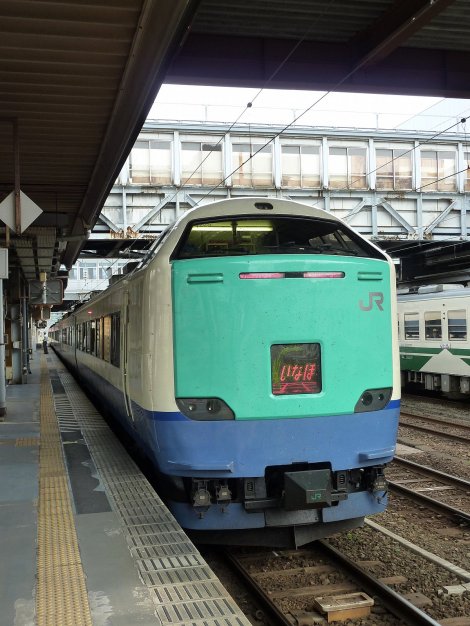 A 485 series EMU on a Tsugaru service at Akita station